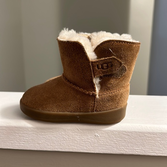Infant uggs - Picture 1 of 4